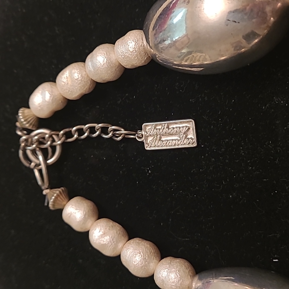 Chunky Silvertone and Pearl Necklace - Picture 4 of 4
